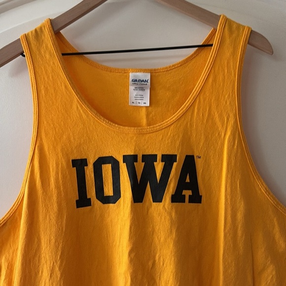 Vintage university of Iowa gold men’s XL Hawkeyes Tank Top muscle‎ shirt - Picture 2 of 6
